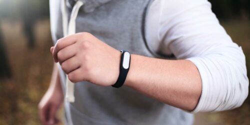 Six Popular Fitness Trackers Of 2017